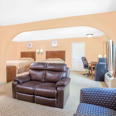 Super 8 By Wyndham San Angelo Motel Exterior photo